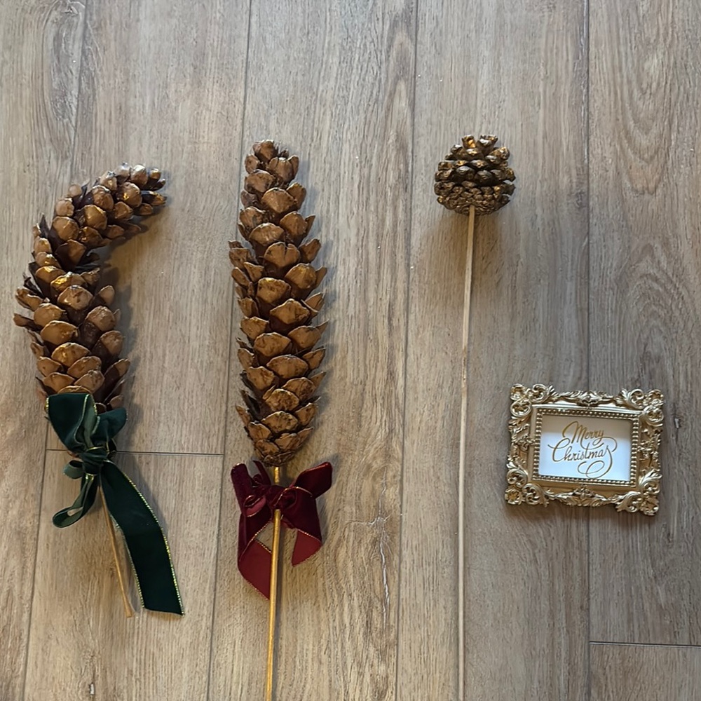 Gifts for Anyone 🎄 Pinecone Holiday Decor (Set of 4)